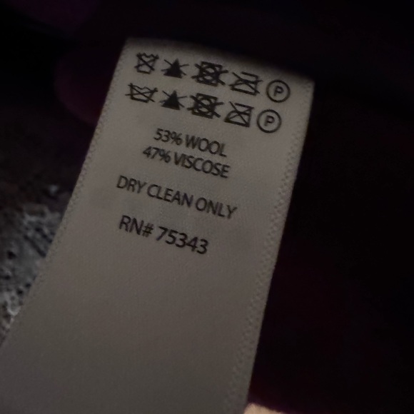 TAHARI COAT WOOL . Burgundy/ wine colored long coat. - Picture 7 of 7